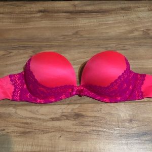 Victoria’s Secret very sexy strapless bra